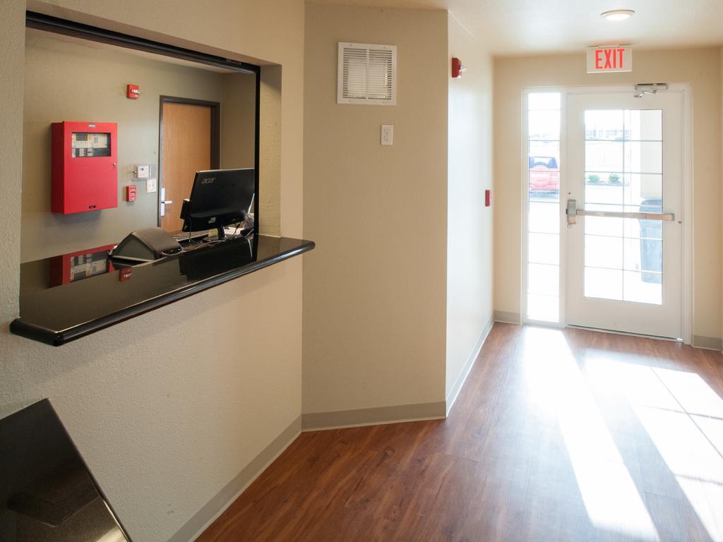 Woodspring Suites Топика Экстерьер фото