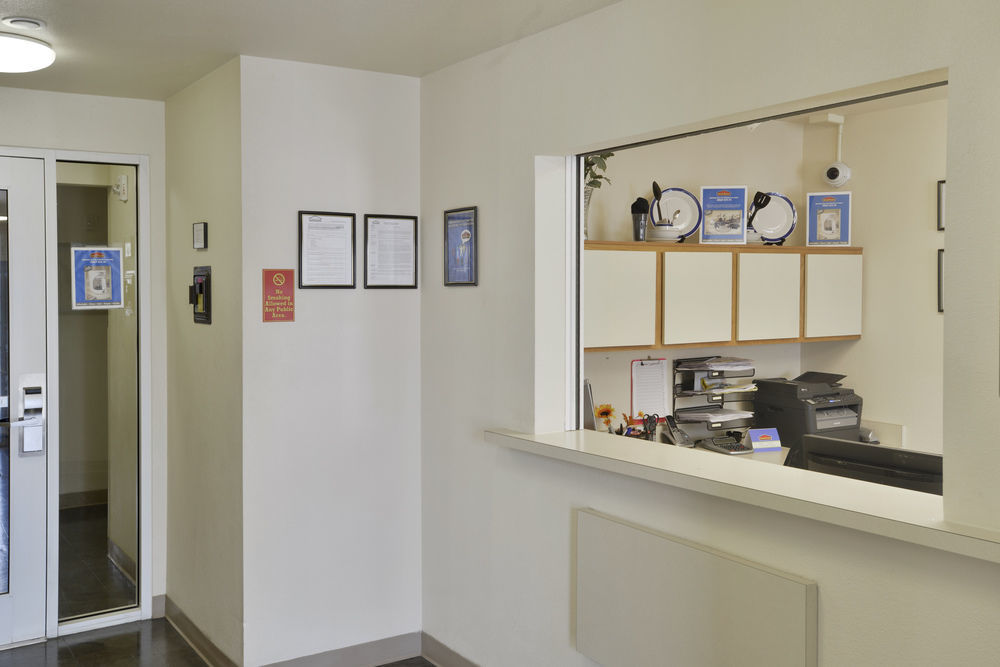 Woodspring Suites Топика Экстерьер фото