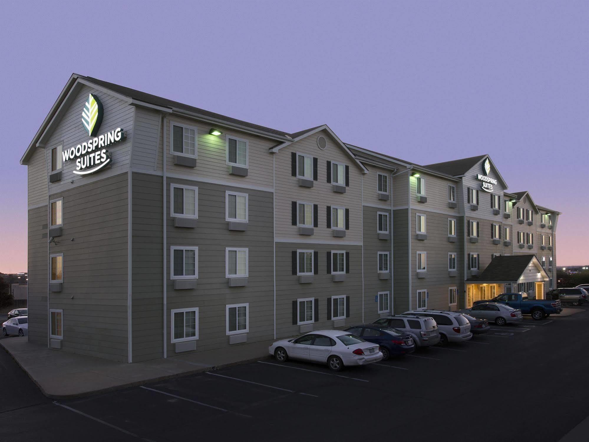 Woodspring Suites Топика Экстерьер фото