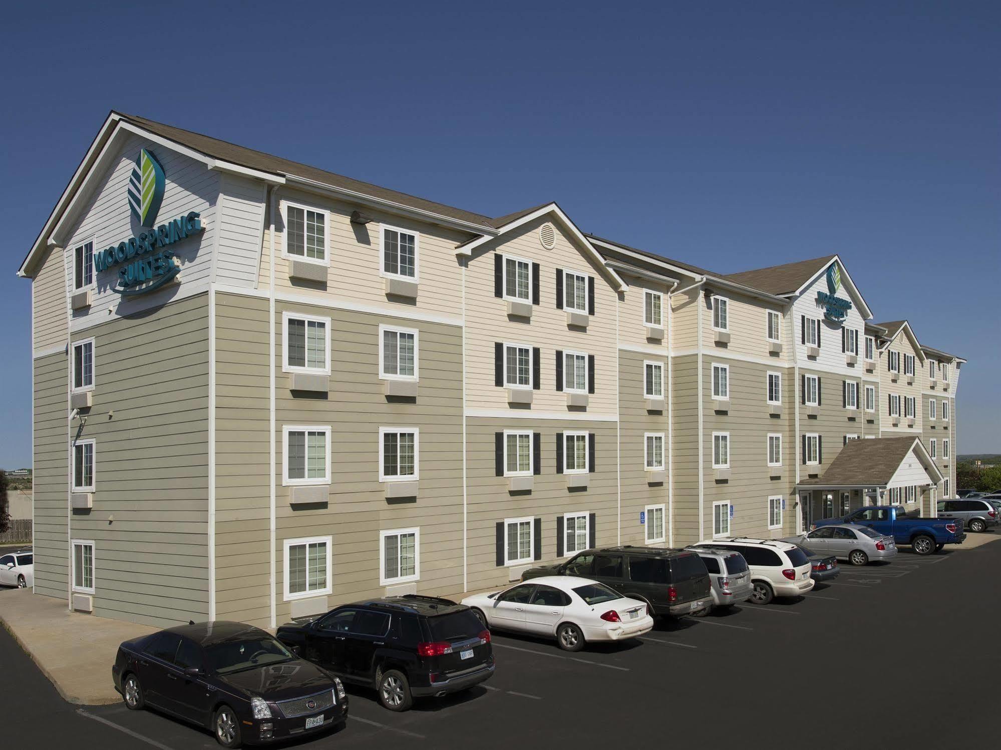 Woodspring Suites Топика Экстерьер фото