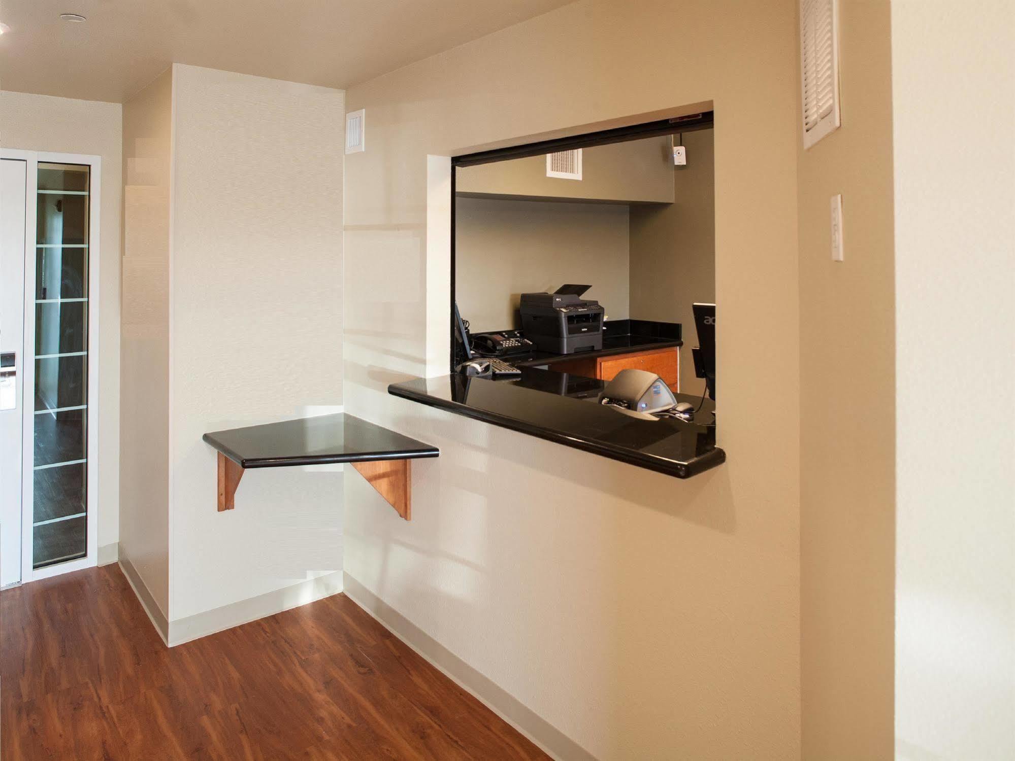Woodspring Suites Топика Экстерьер фото