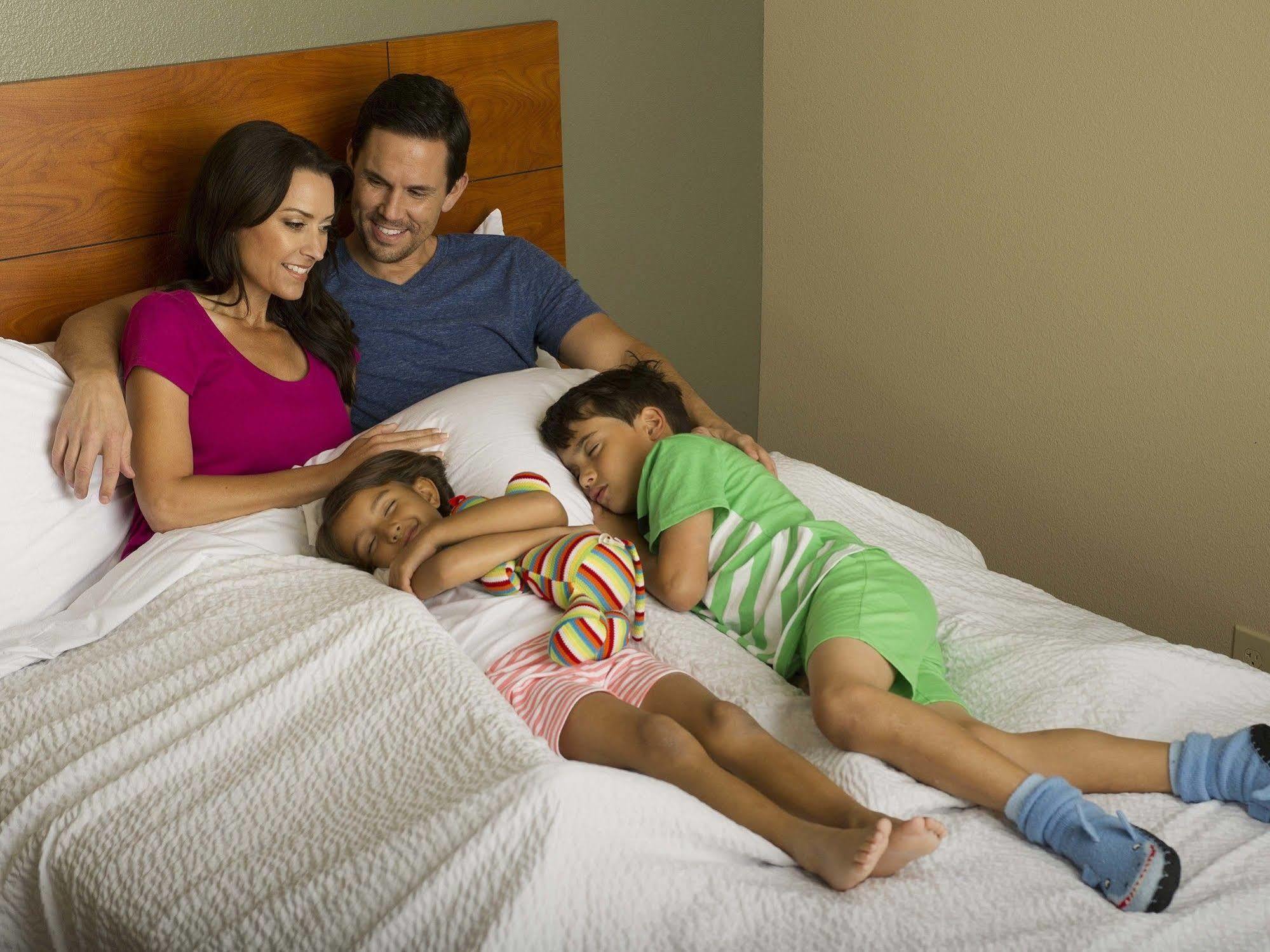 Woodspring Suites Топика Экстерьер фото